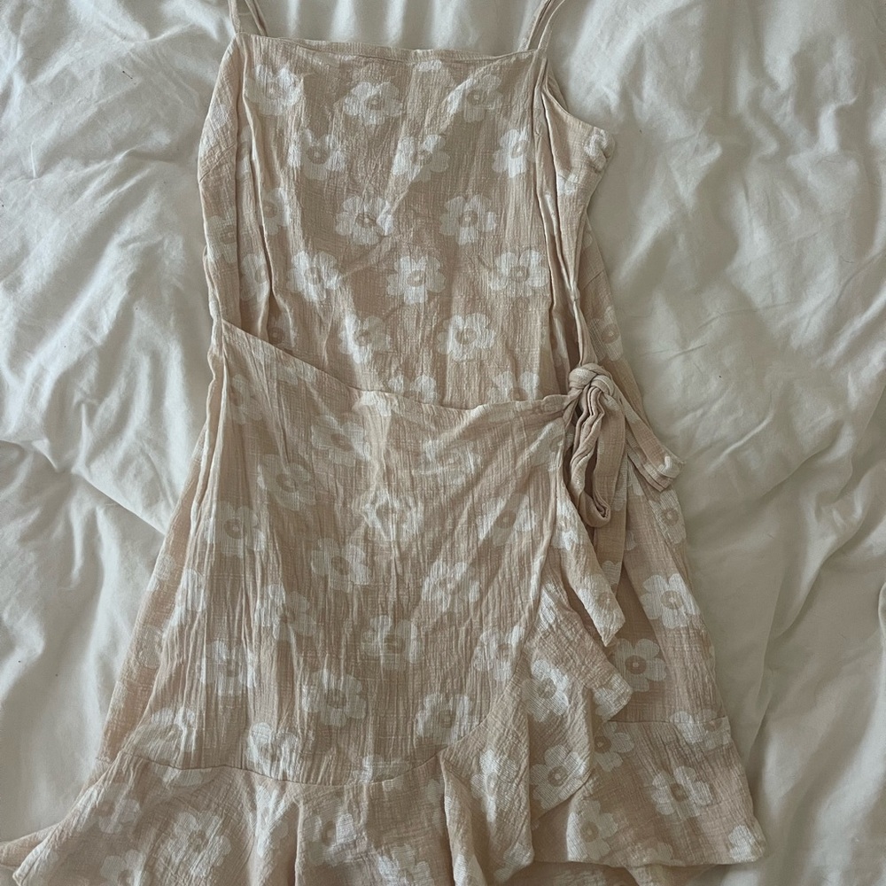 Princess Polly White and Tan Flower Dress